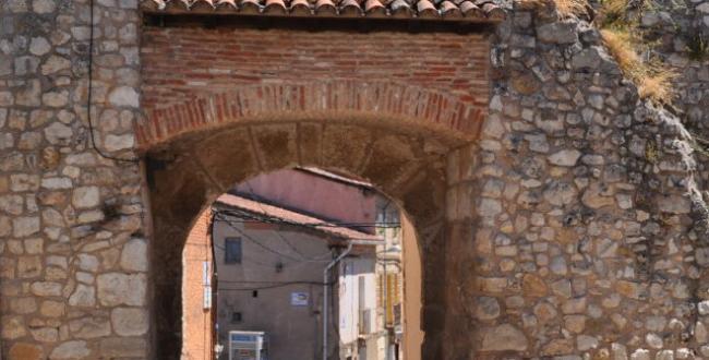 Restos de Muralla y Arco de Burgos